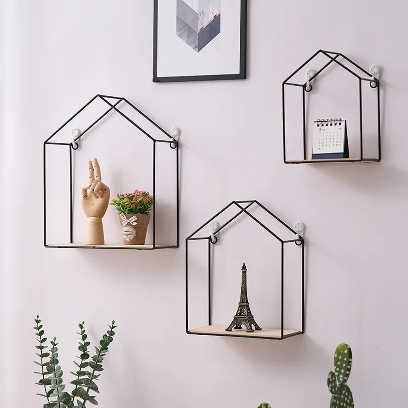 étagère murale bois et métal noir forme maison